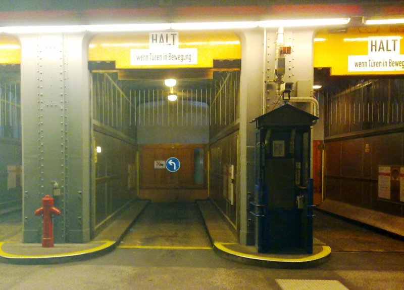 Aufzug im alten Elbtunnel