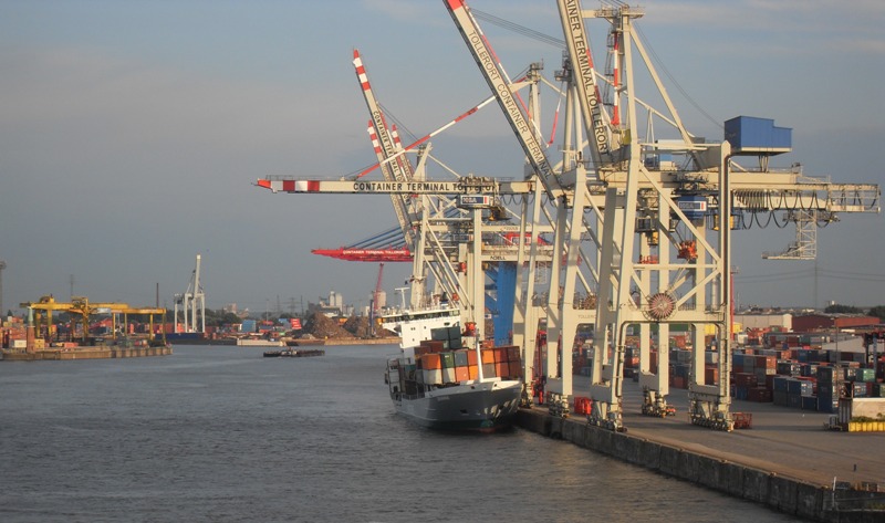 Schlagseite am Container-Terminal