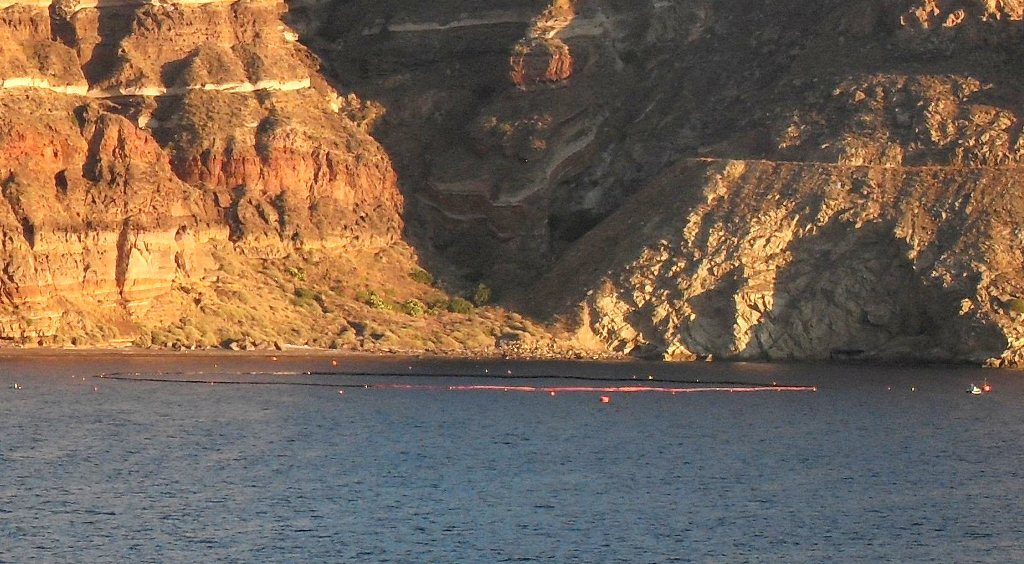 Ölschlängel über Wrack der Sea Diamond