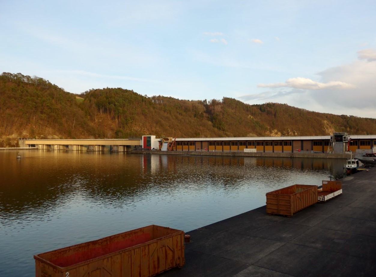 Staustufe Aschach mit Kraftwerk, Wehr und Schleuse