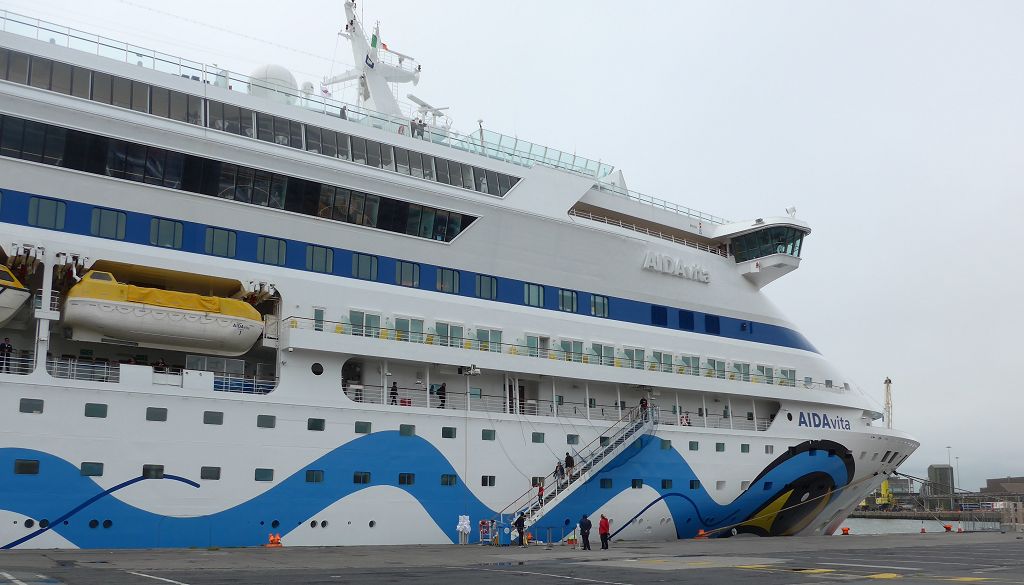 AIDAvita im Hafen von Dublin