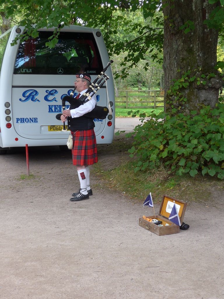 Cawdor Castle - Dudelsackspieler